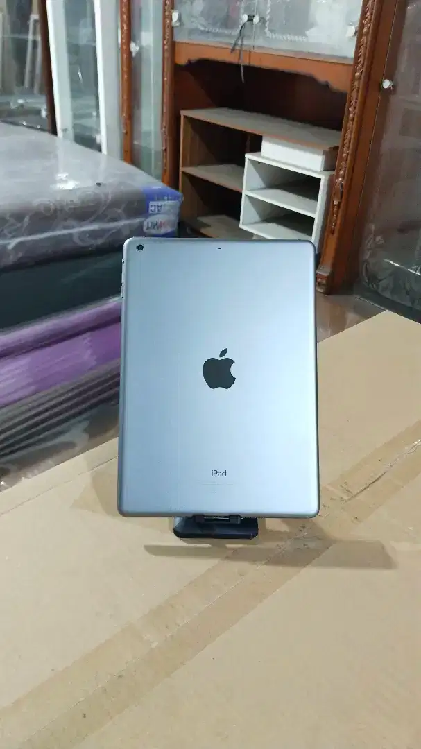 apple ipad air 32GB wifi only, icloud aman