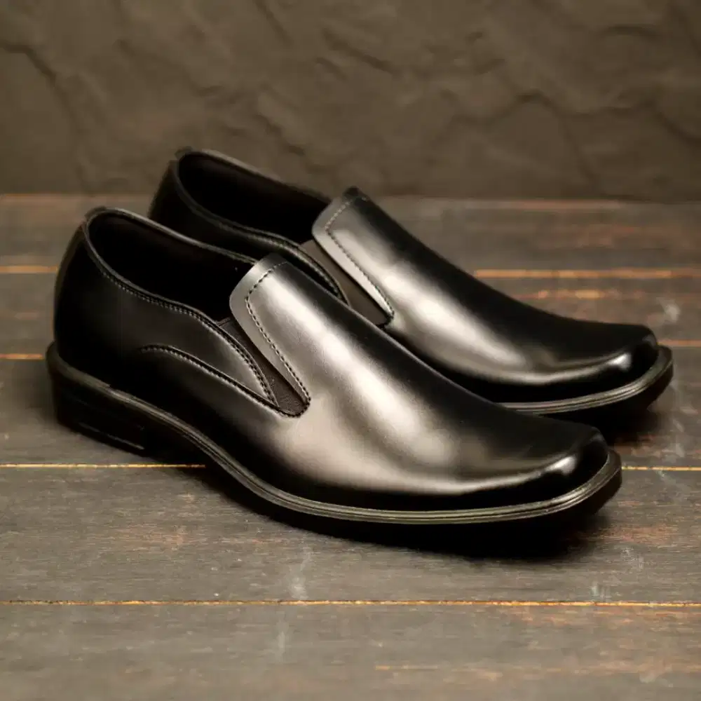 Sepatu Formal Casual Pria Trendy