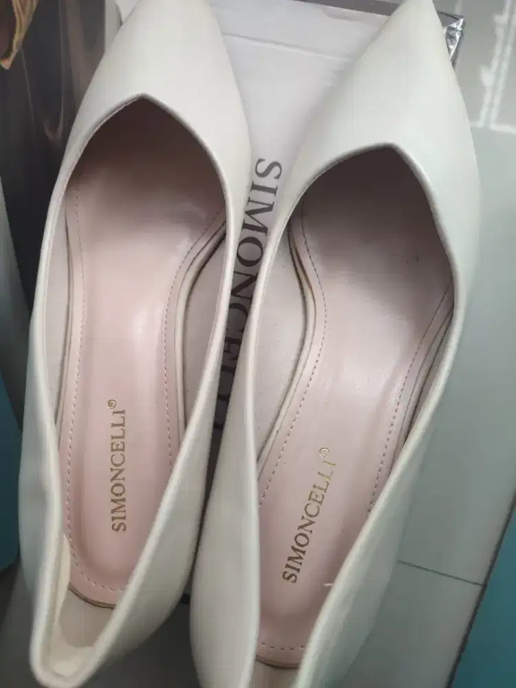 Sepatu hak Simoncelli