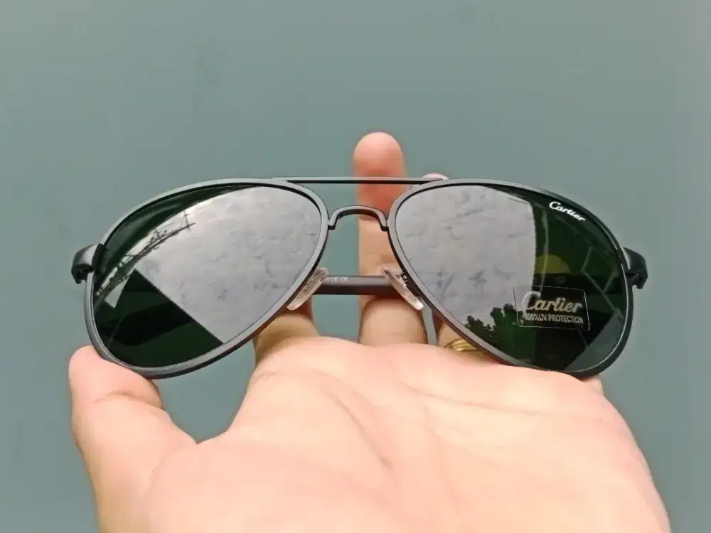 Kacamata Cartier lensa hijau