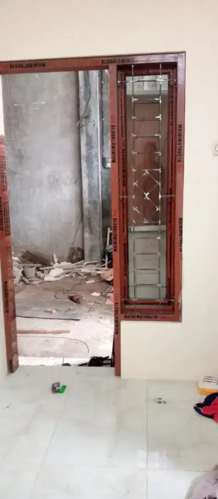 Kusen alumunium dan kaca