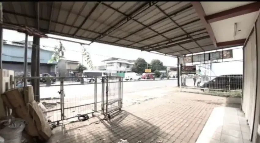 Disewakan tanah+bangunan 2 lantai utk workshop  di pinggir jalan utama