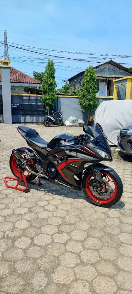 Kawasaki ninja 250R fi abs kondisi mulus dan terawat!