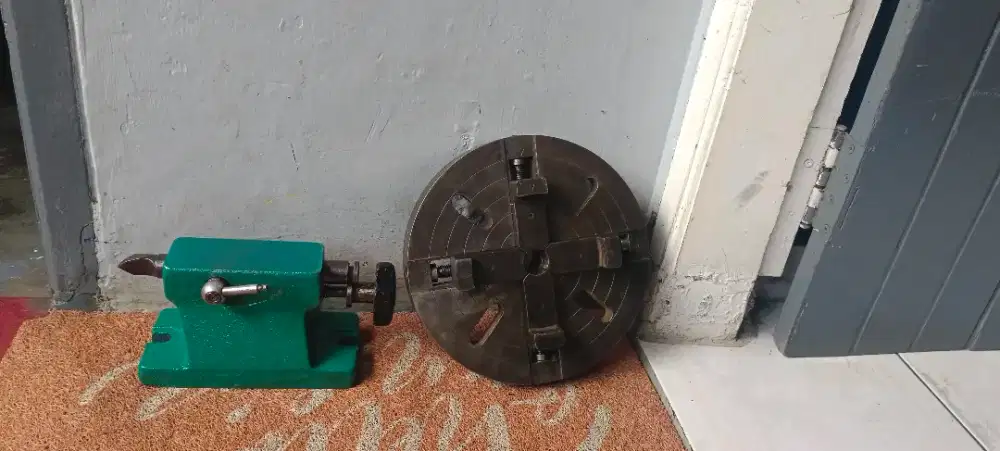 Aksesoris mesin bubut atau cnc