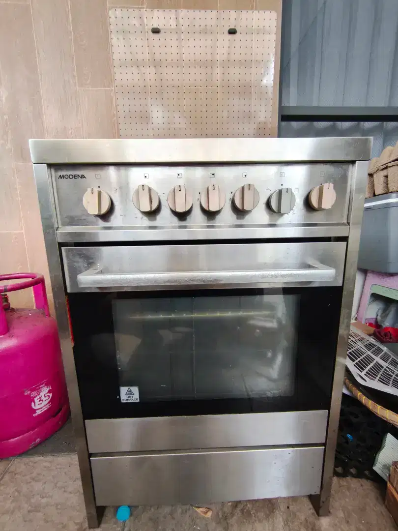 Kompor standing + oven 4 tungku merk Modena
