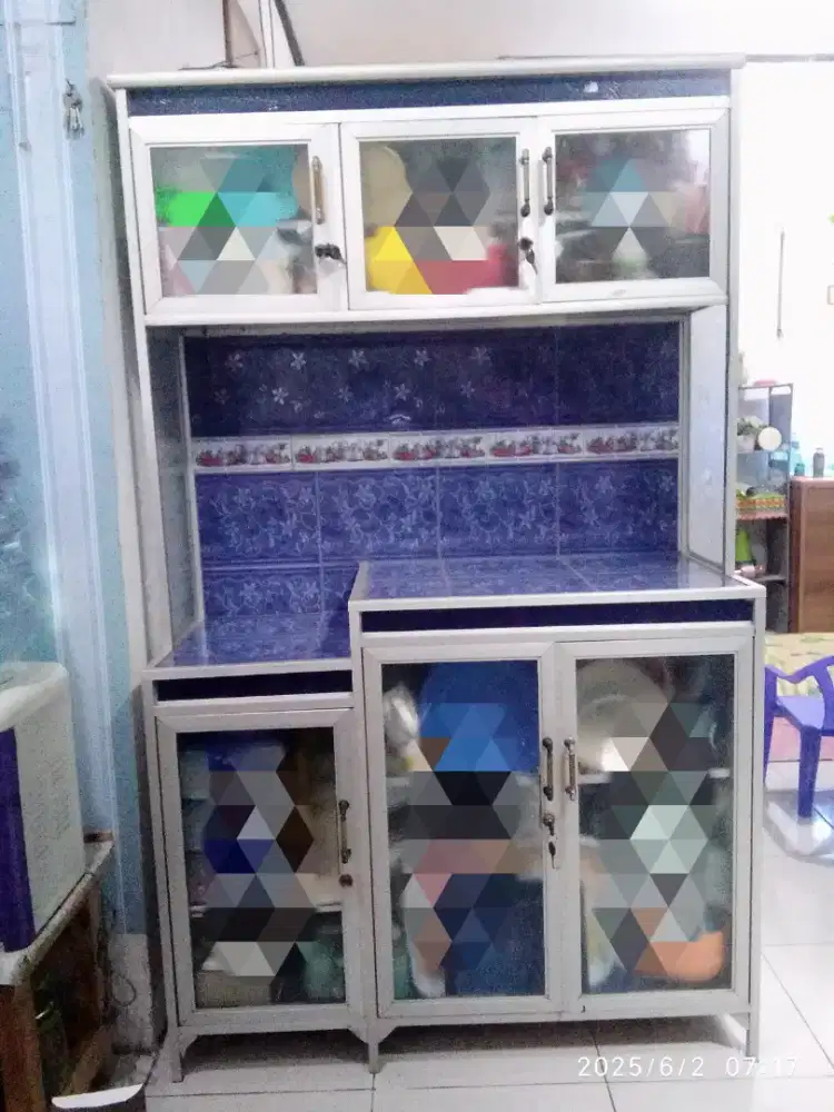 Lemari piring kaca