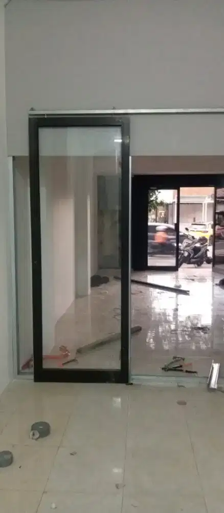 Kusen alumunium dan kaca