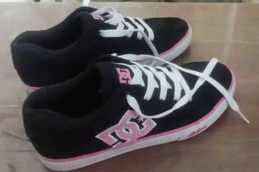 Rp 239rb, Sepatu Sneakers Wanita DC, Ori,Sz 37, Ins 25, Made in China