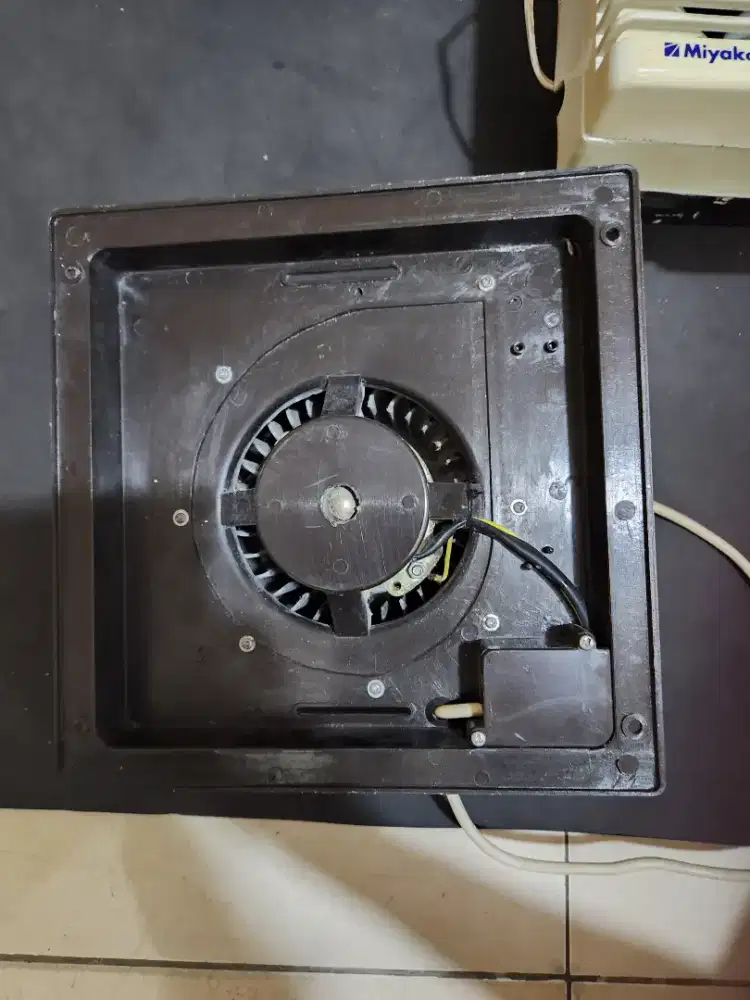 Exhaust Fan langit-langit kondisi rusak