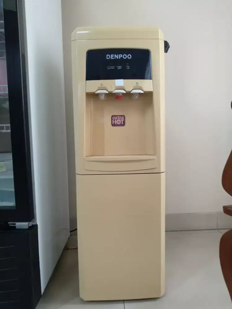 Dispenser air panas dingin