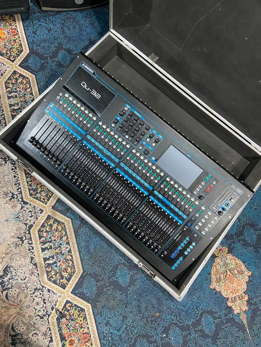 Mixer Digital Allen Heath QU32 include Hardcase