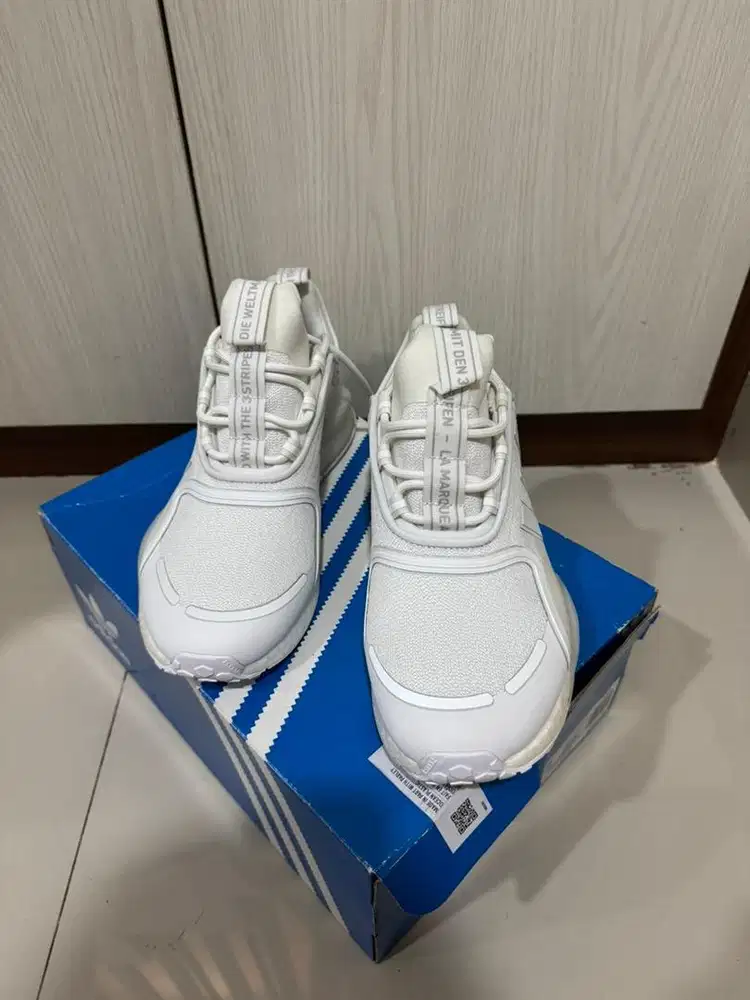BNIB Adidas NMD-V3 white shoes (sepatu) unisex