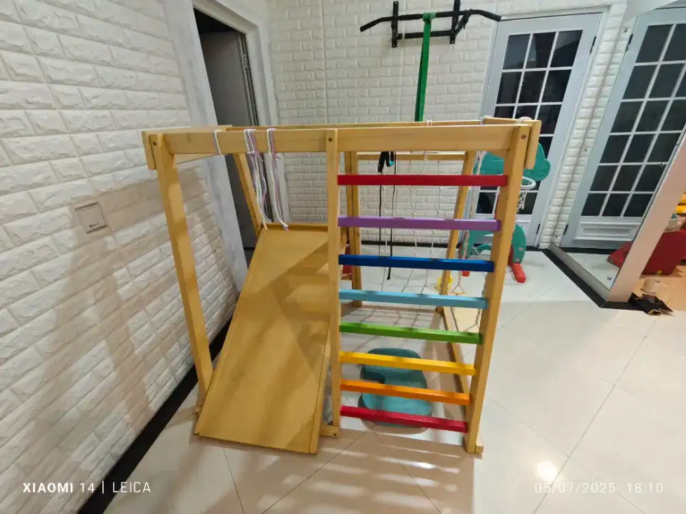 Brakiasi Panjatan, Tangga, Ayunan, Perosotan, Monkey Bar Montessori