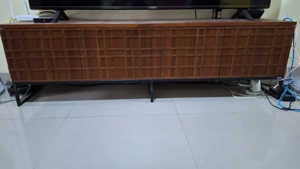 Diva Media Stand merek Vivere, made italy