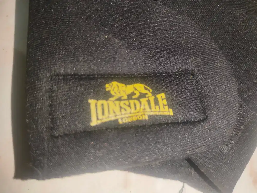 Glove Fitness Lonsdale.