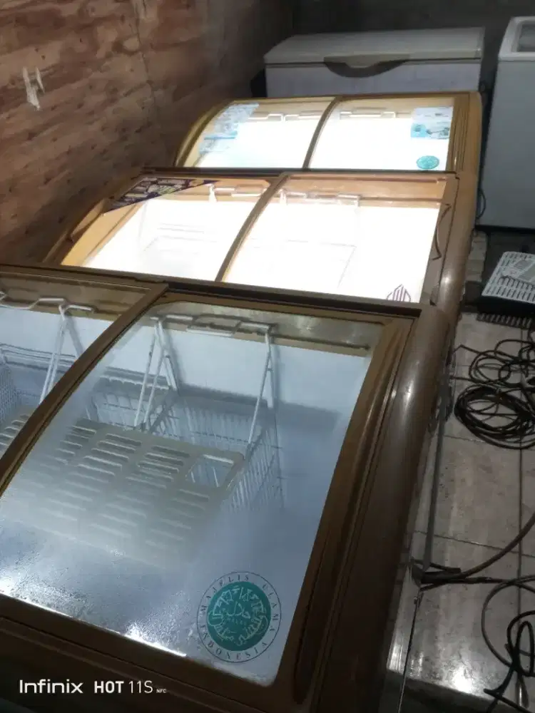 Frizer sleding haer dan hiron kapasitas 285liter