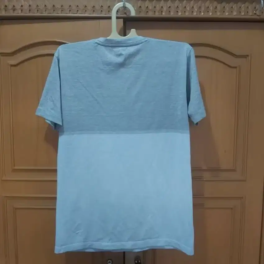Kaos Uniqlo Original Size M Bahan Dry Fit Model Seamless Kondisi 95%