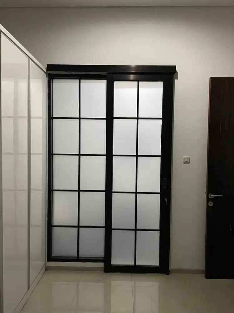 Aplikator / pemasangan dan instalasi aluminium dan kaca