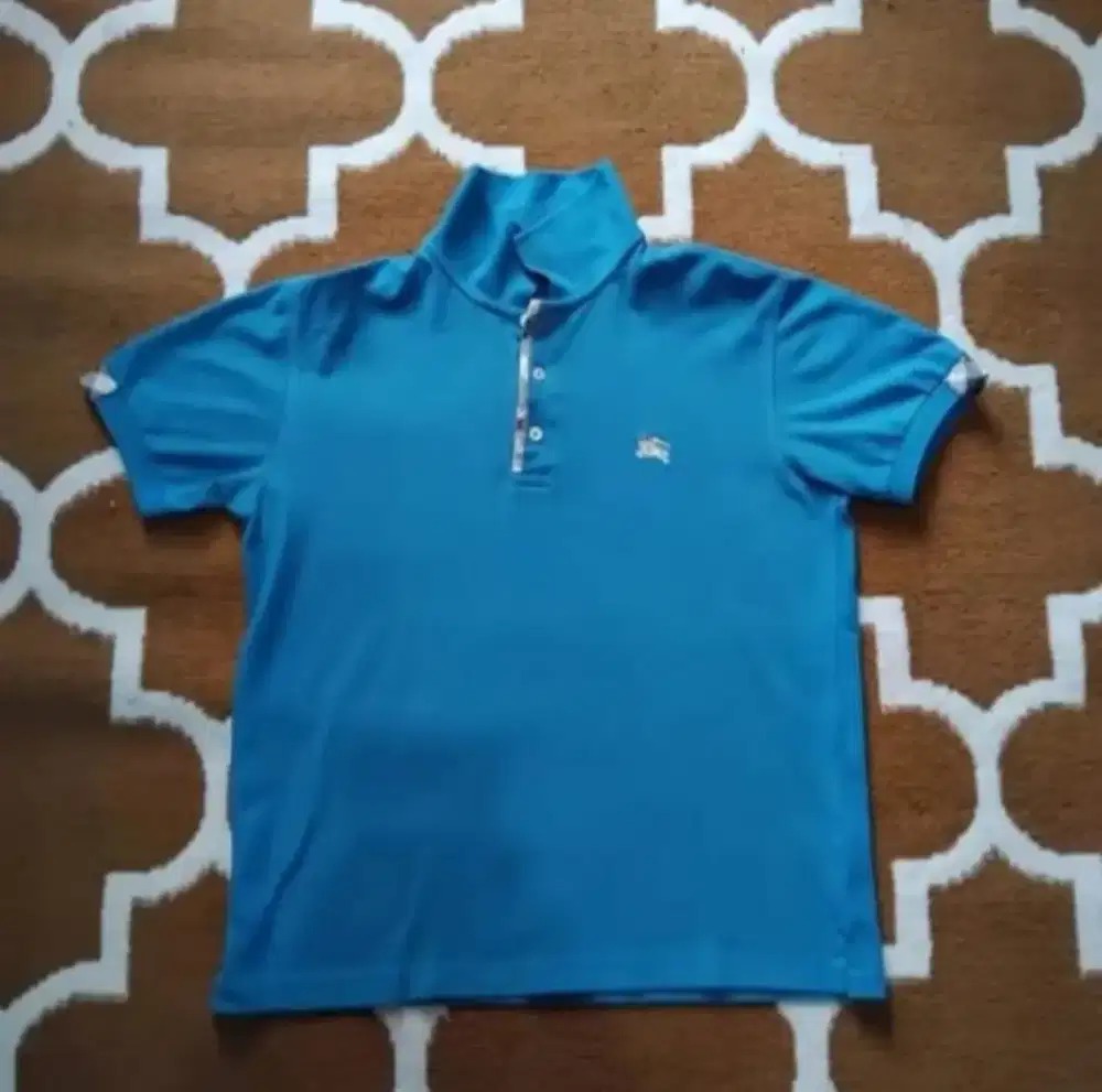 Kemeja kerah burberry