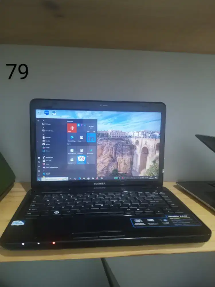 Toshiba L640 Pentium P6100 DDR 4GB SSD 128GB LED 14 Baterai 2 jam
