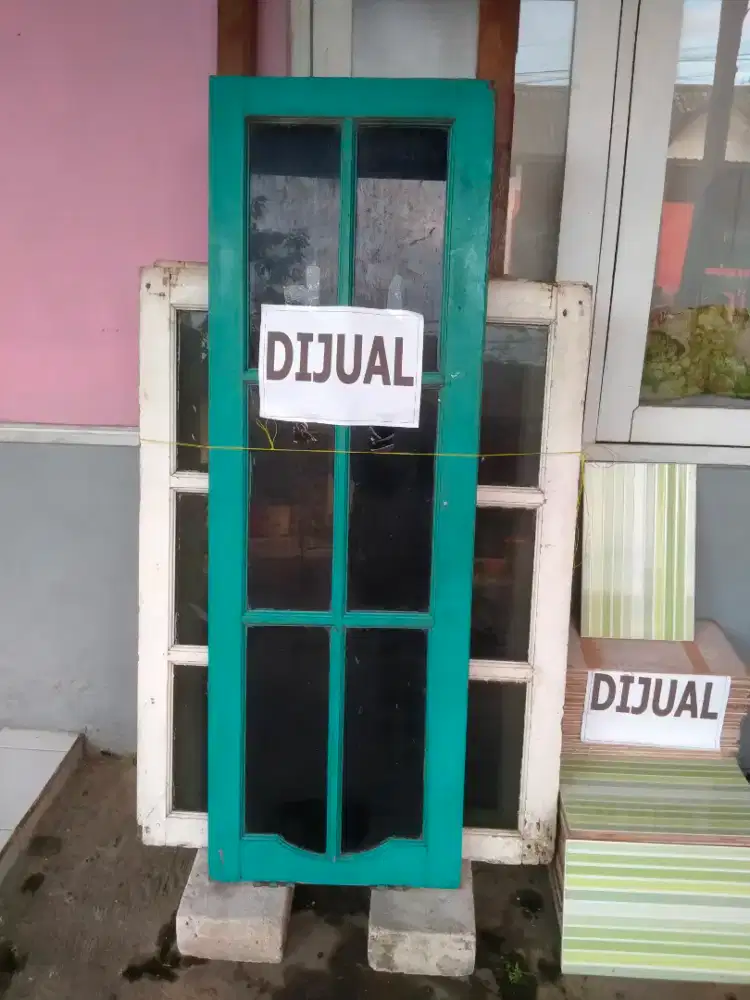 Cendela kaca kayu bekas renovasi bagus bisa dicat ulang