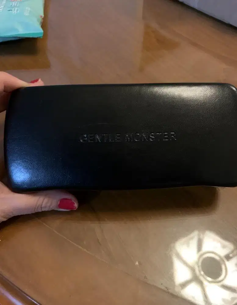 Kacamata gantle monster