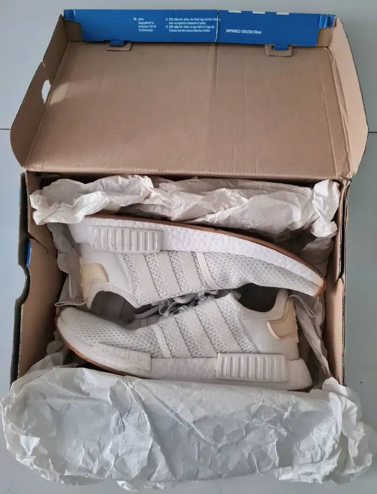 Sepatu Adidas NMD R1 ORIGINAL WHITE GUM Size 42 2/3