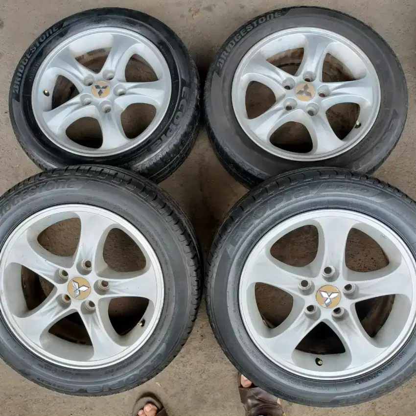 Velg original Mitsubishi grandis ring 16 5x114,3 ban 205/55 R16 4pcs