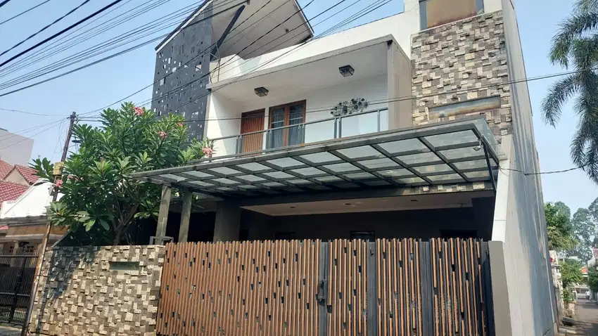 Dijual Rumah Modern di Tebet, Hook & Jalananan Lega 2 Mobil Rp. 7,5 M