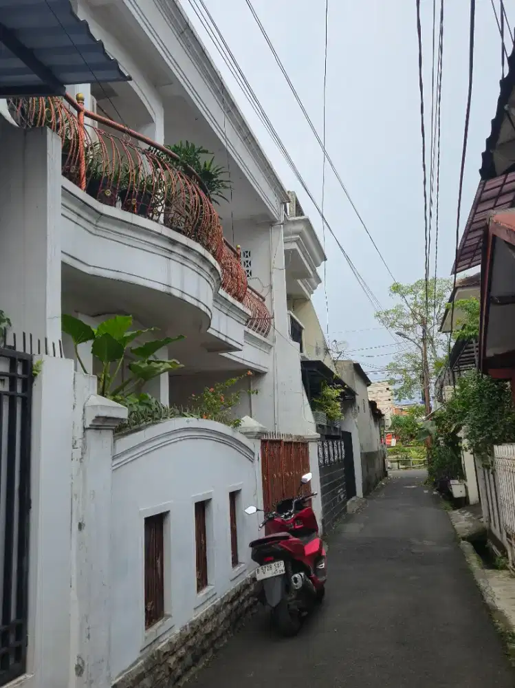 Dijual Rumah dengan perabotan (*)