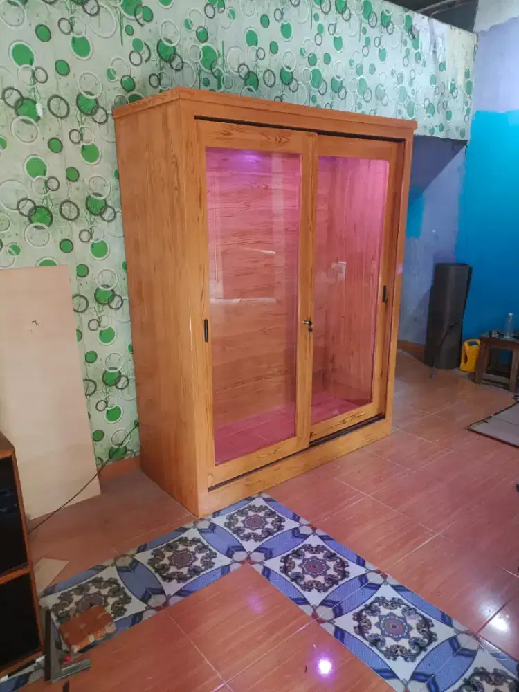 Almari Display Gantung Kaca / Almari Minimalis / Lemari Pakaian