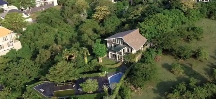 DIJUAL VILLA SUPER MEWAH CIAMIK KAMPIAL NUSA DUA BALI! LOKASI LANGKA!