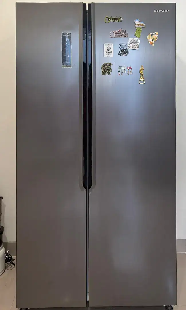 Kulkas 2 pintu Sharp side by side