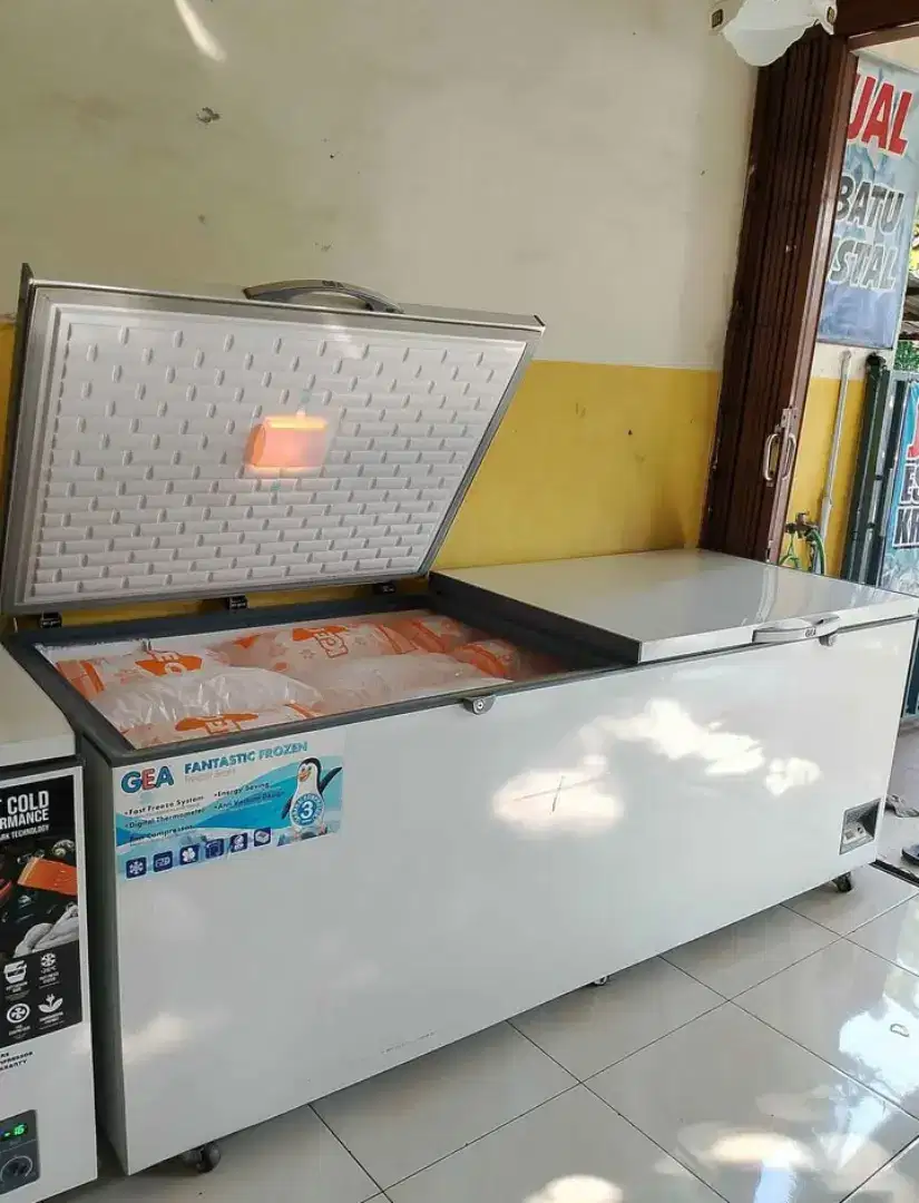 Freezer Box GEA 1200 Liter Super Dingin & Beku Tinggal Pake Saja