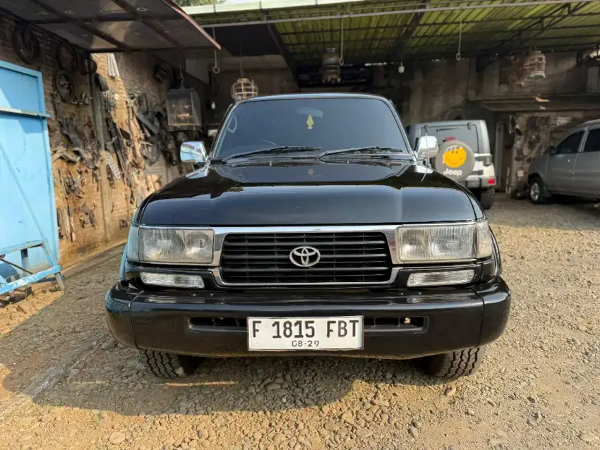 Toyota Land Cruiser VX80 M/T Th'97 Hitam Ex Paspampres Kondisi Bagus
