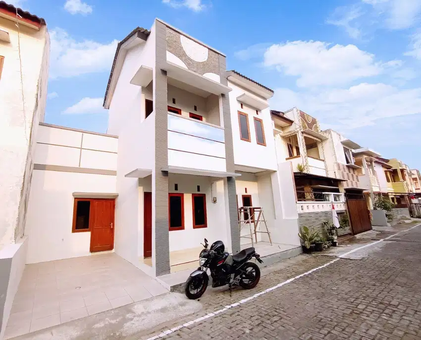 Rumah Second 2Lt Mewah di Perumahan Semi Cluster Sukoharjo
