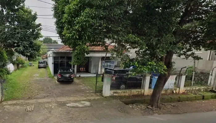 RUMAH PINGGIR JALAN DEKAT TMII, BAMBU APUS, JAKARTA TIMUR