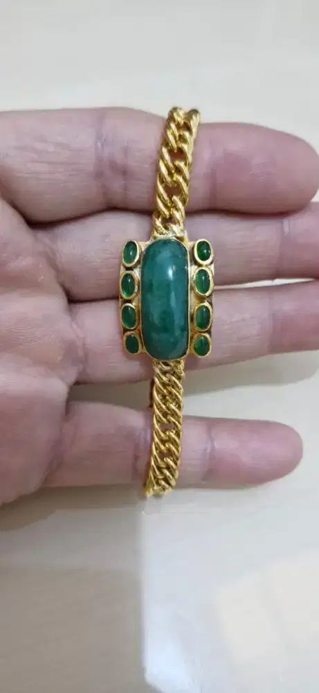 Gelang emas buat wanita ada batu giok kuno dan batu jambrut