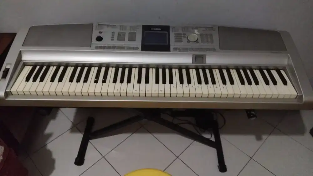 Yamaha DGX-305 bekas