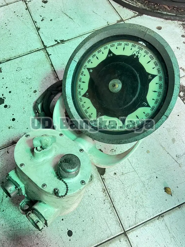 Kompas Kapal / Kompas giroskop (gyrocompass) repeater