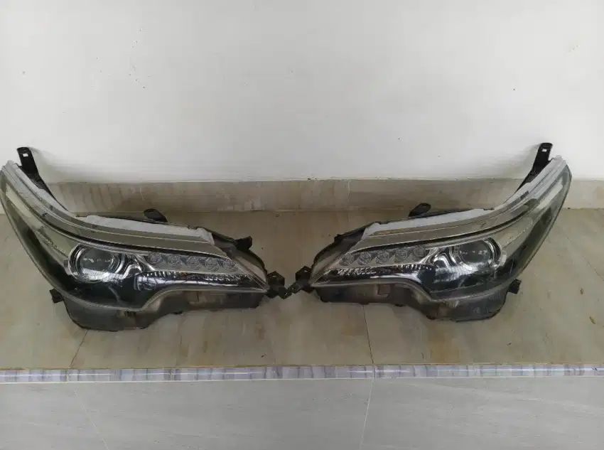 Headlamp fortuner vrz 2016