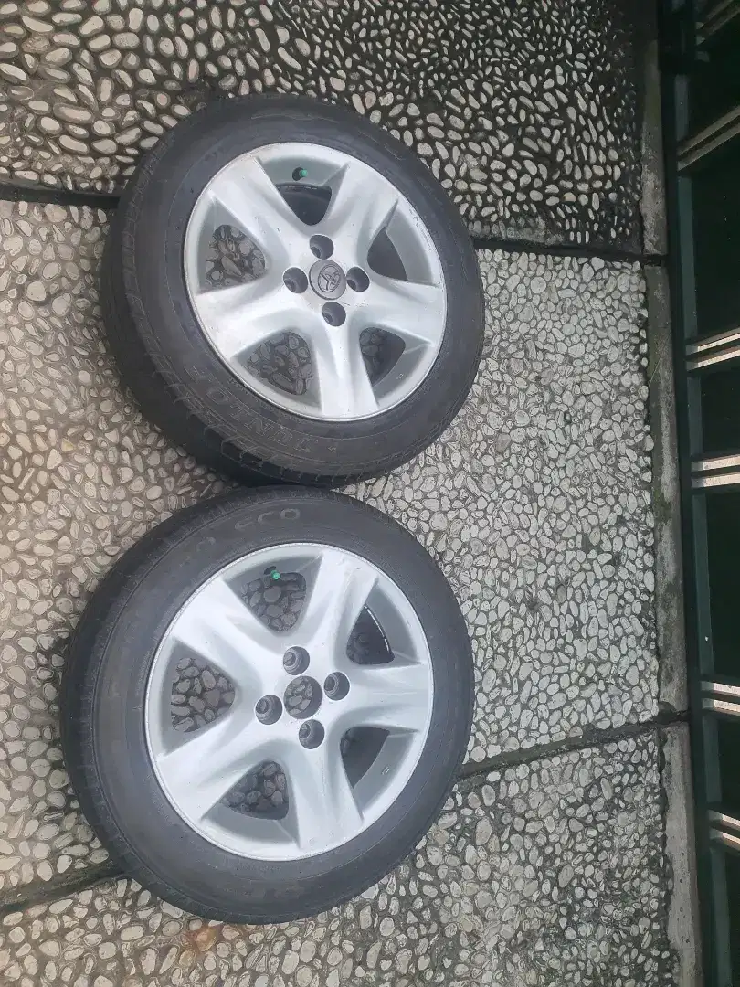 Velg OEM Yaris R15 PCD 4x100 (2 biji)