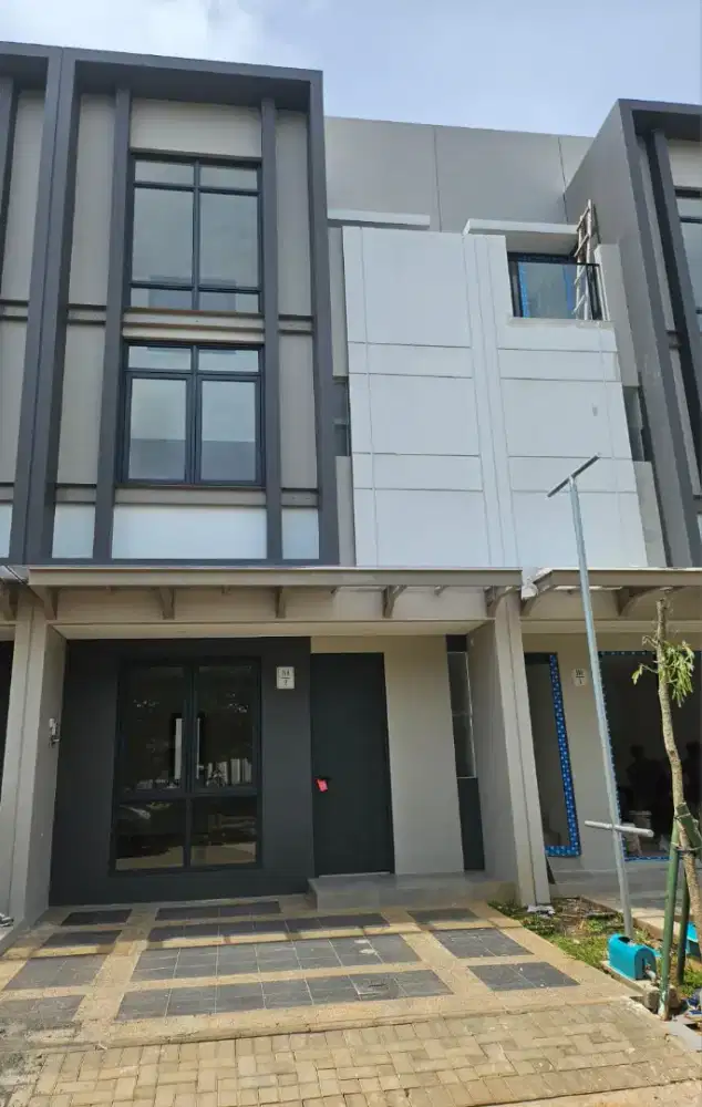 latinos distric posisi depan