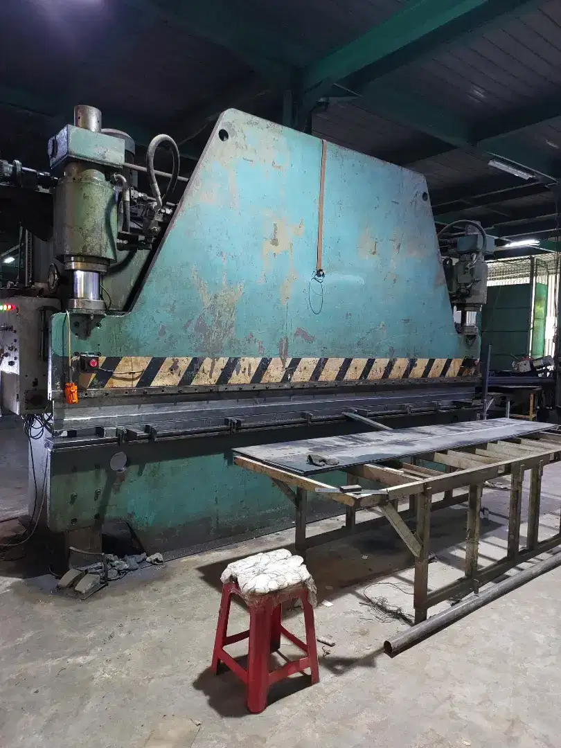 Mesin Bending 4 meter + Mesin Shearing 4 meter Asli Jerman