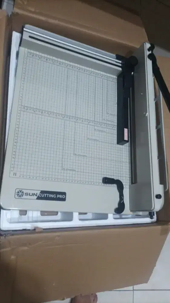 Alat potong Kertas 1 Rim ( Sun cutting Pro)