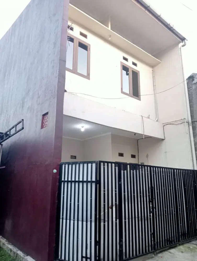 RUMAH DISEWAKAN STRATEGIS DEKAT LRT JATIBENING