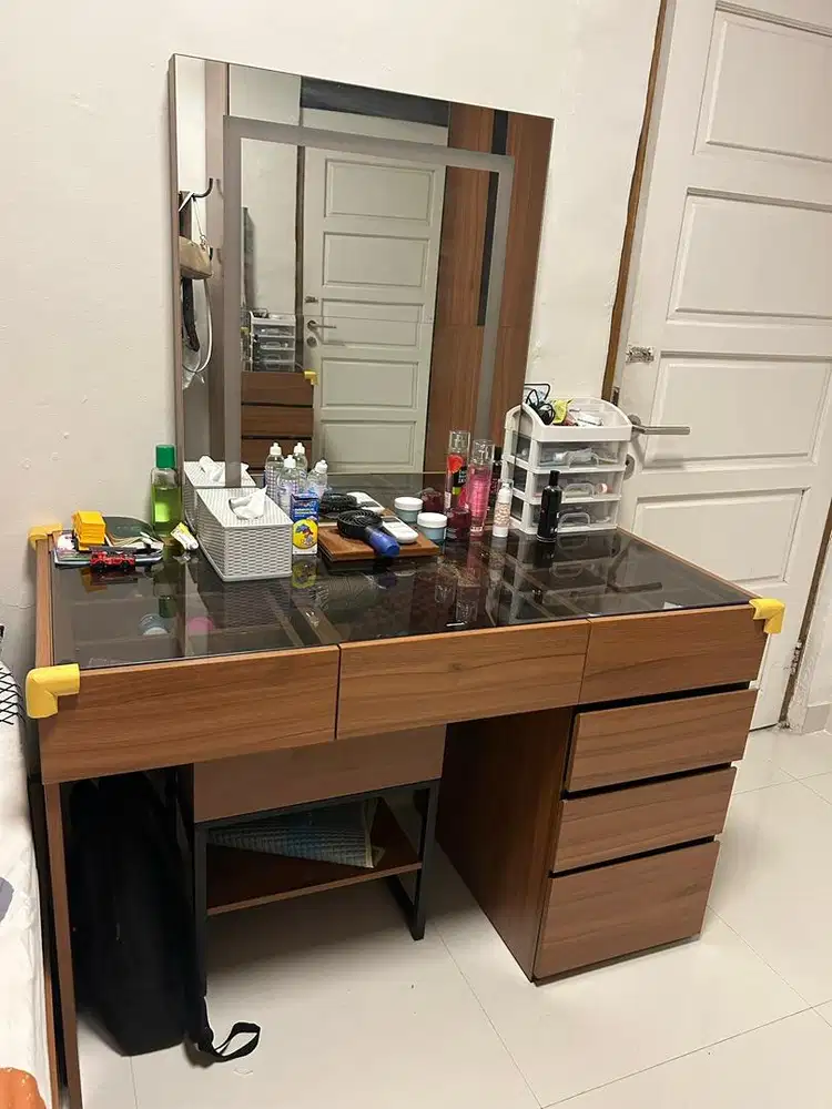 Dijual meja Rias merk Atria