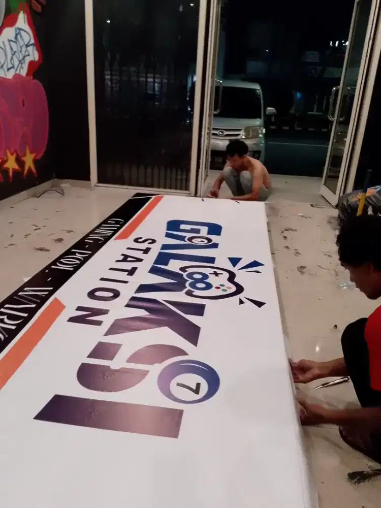 Produksi reklame neon box huruf timbul