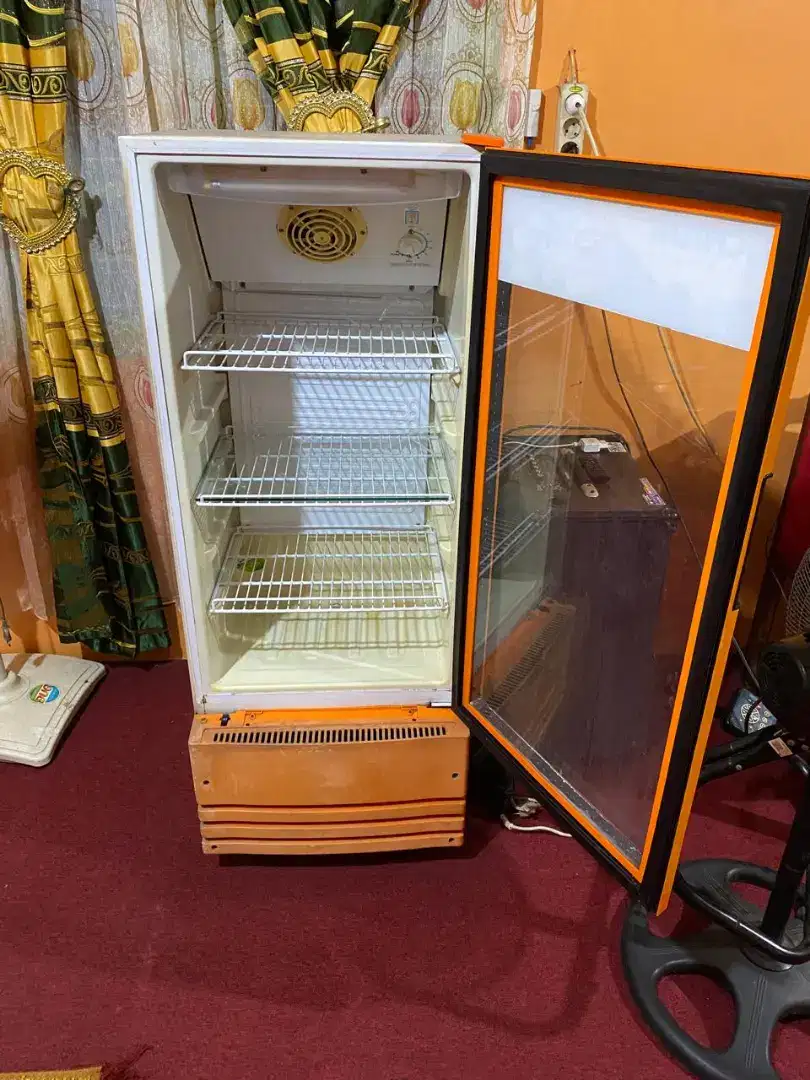 Kulkas khusus minuman