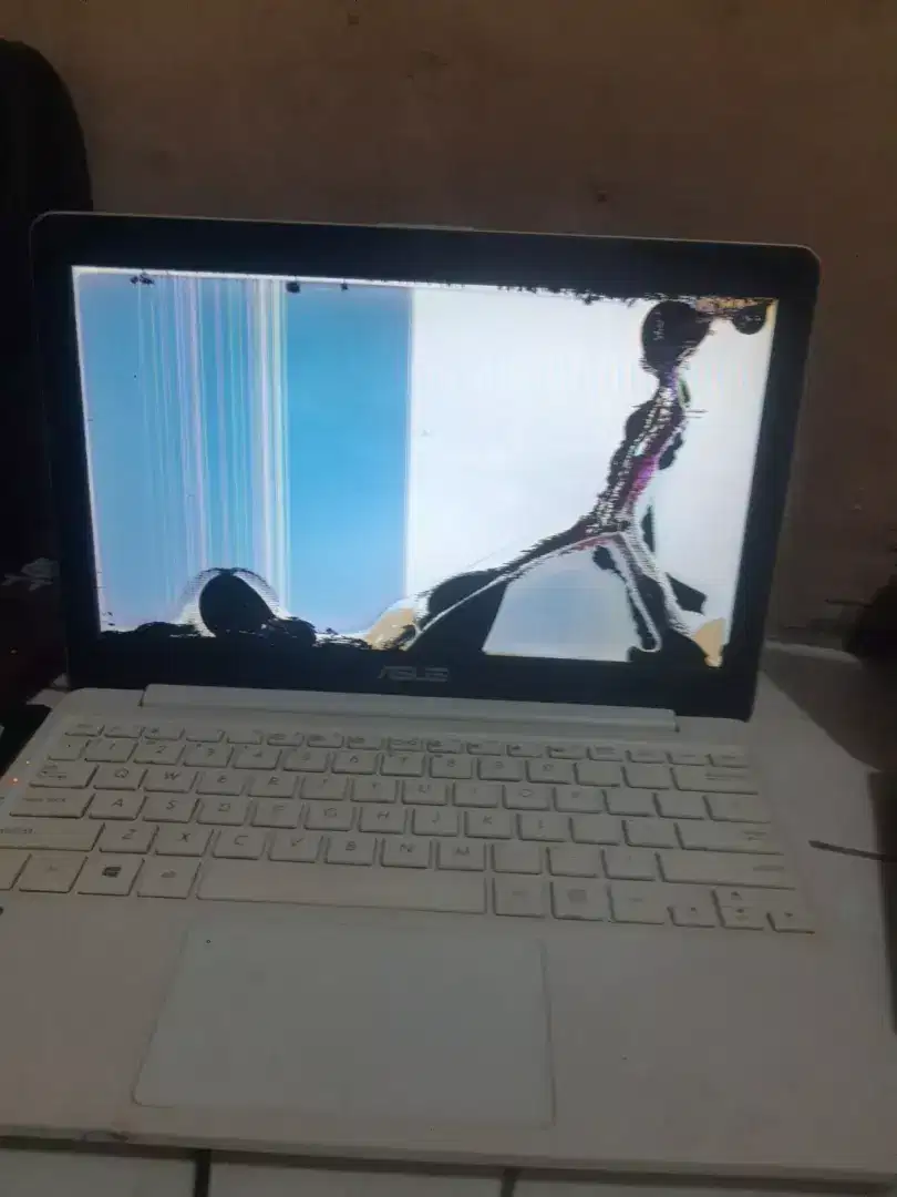 Noteboom rusak lcd